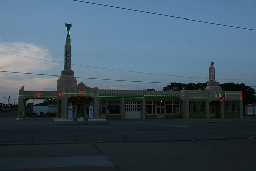 tower conoco station/u drop-inn café