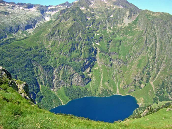 http://www.lacsdespyrenees.com/31/luchon/images/Lac-Oo.jpg