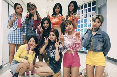 Foto: Begini Gaya Twice Syuting Iklan di Australia, Seksi Main di Pantai http://ift.tt/20kt43r - Berita Terkini Twice Terbaru Hari Ini -Belum lama ini, Twice mengejutkan fans dengan tiba-tiba terbang ke Australia untuk liburan. Bukan hanya itu, ternyata pelantun "TT" tersebut sekalian melakukan syuting iklan saat liburan di Australia. 