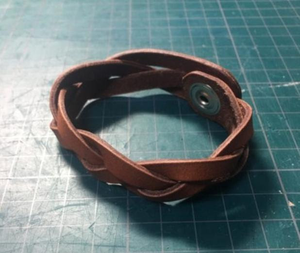 レザークラフト ハギレで作れるマジック編みブレスレット 編み方 作り方解説 Cloverlog