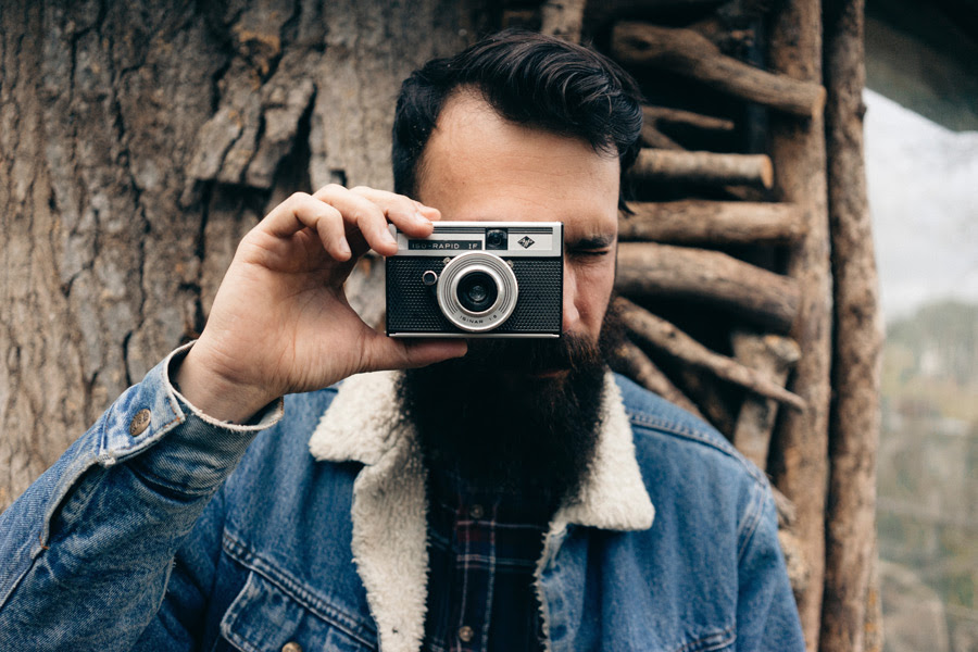フリー写真 アグファのフィルムカメラで写真を撮る外国人男性でアハ体験 Gahag 著作権フリー写真 イラスト素材集