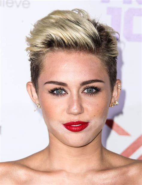 coiffure rock femme cheveux courts