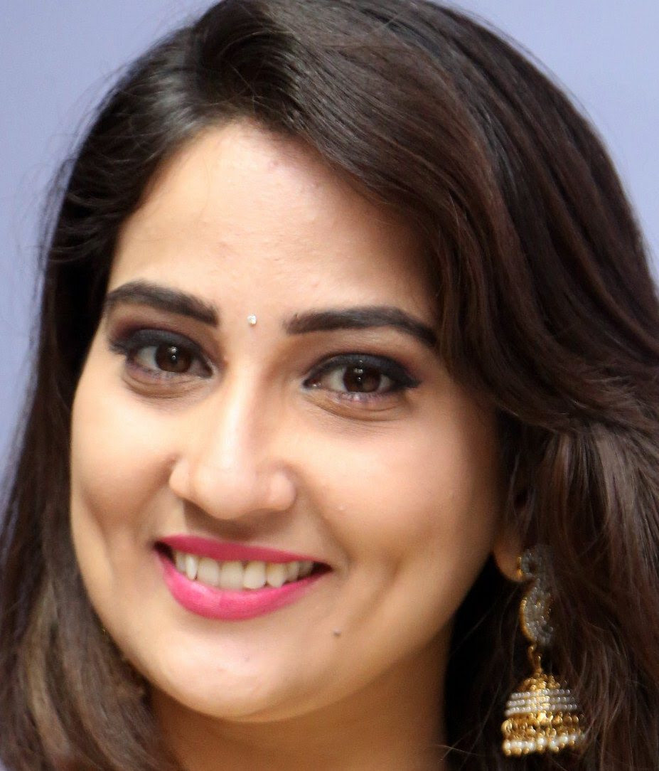 Anchor Manjusha Face Close Up Stills
