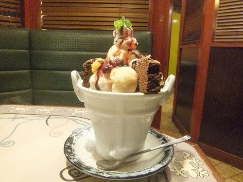 Niju Maru にじゅうまる 海老名 バケツパフェ 日々飽食