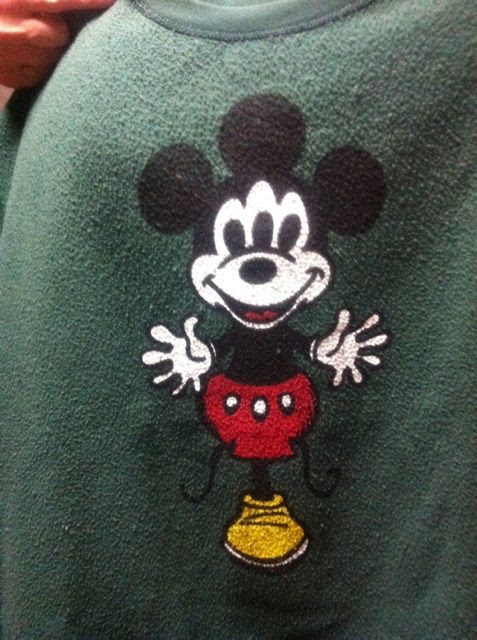 ディズニー ミッキー刺繍を裏返してみたら 狂気しか感じなかった 話題の画像祭り Funny Image