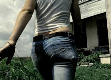jessica biel chainsaw
