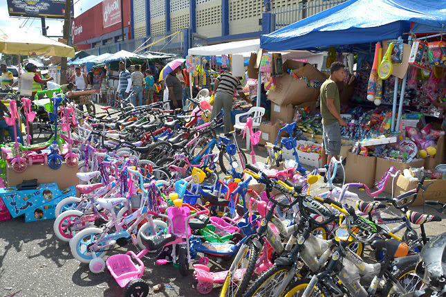 Víspera del Día de Reyes vuelve a dinamizar comercio en R. Dominicana