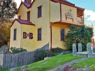 promo The Two Story Bed and Breakfast