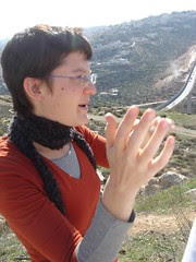 devora rapping about walls & such