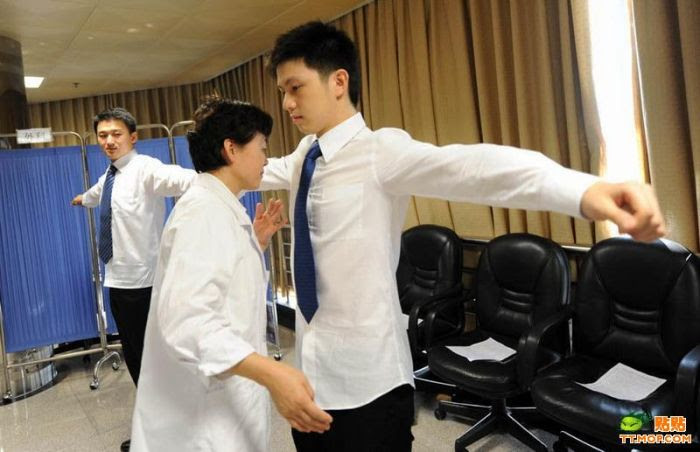 Casting for New Flight Attendants for Chinese Airlines (12 pics)