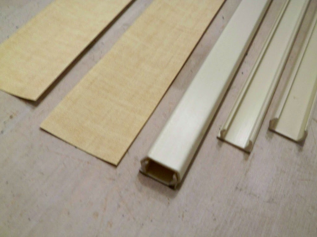 配線用モールに壁紙をはる できるかも図鑑
