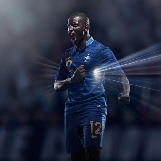 フランス代表 12 13年nike新ホームモデルは陸軍士官学校の制服がデザインソース Football Shirts Voltage Com サッカー各国代表 クラブユニフォーム
