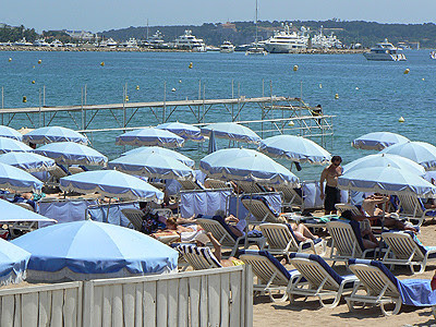 parasols bleus.jpg