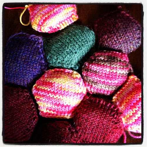 #knitting some #hexipuffs