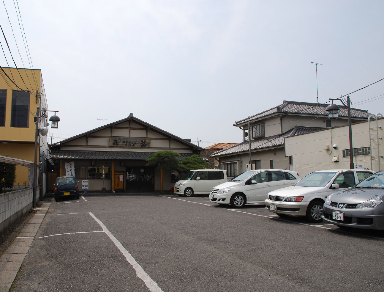 納入事例のご紹介 駐車場照明 賛光電器産業株式会社