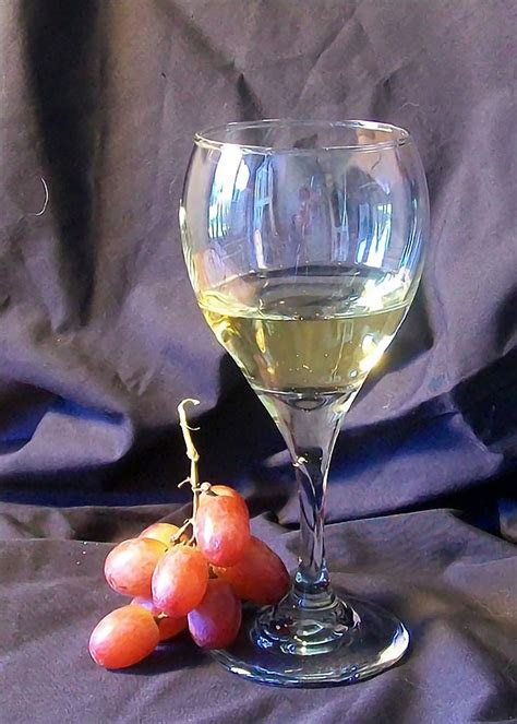 Chromacryl student acrylic paint is a high quality and versatile student grade acrylic paint. How to Paint a Wine Glass (or Any Clear Glass) Using Oil