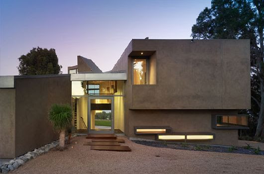Spectacular Views of the Pacific: Luxurious Point Dume Residence in Malibu 