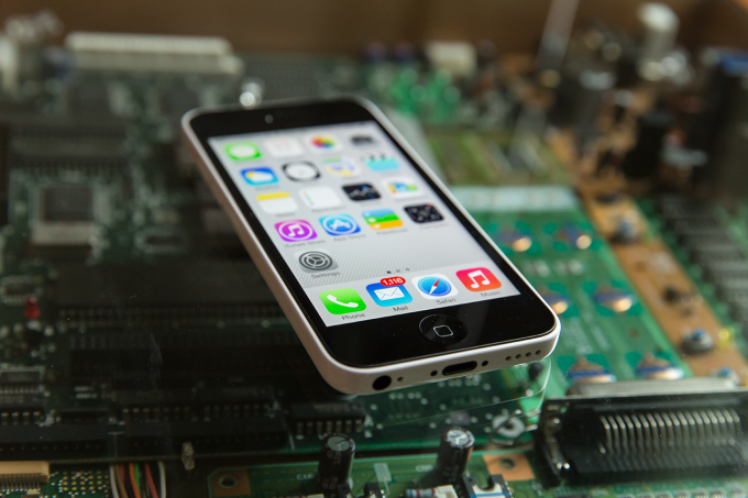 Justice Department Files Motion To Force Apple To Comply With Backdoor Request