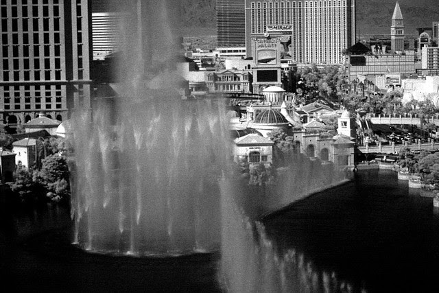 Bellagio Fountain (infrared)