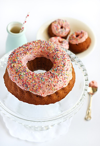 strawberry_donut_cake-11