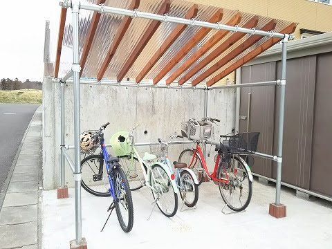 庭いじりの日々 自転車小屋作ったった