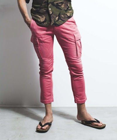ピンクパンツでお洒落な着こなし コーデで使えるメンズピンクボトム