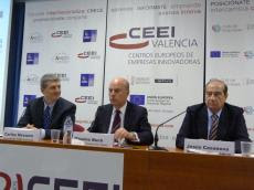 De izquierda a derecha: Carlos Navarro, Presidente del CEEI, Máximo Buch, Conseller de Economía, Industria y Comercio, y Jesús Casanova, Director del CEEI