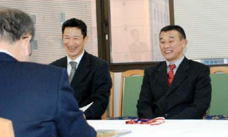 柔道形優勝の松本 中橋ペアが県教育長訪問 スポーツニュース 四国新聞社