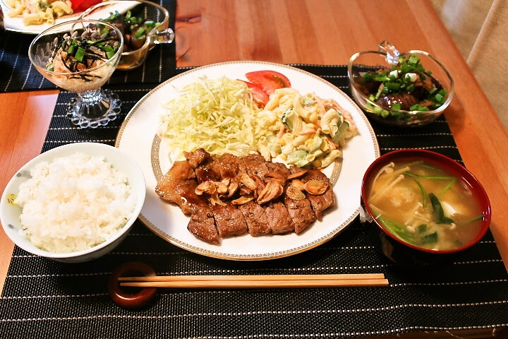 美味しいごはん トンテキ定食の献立