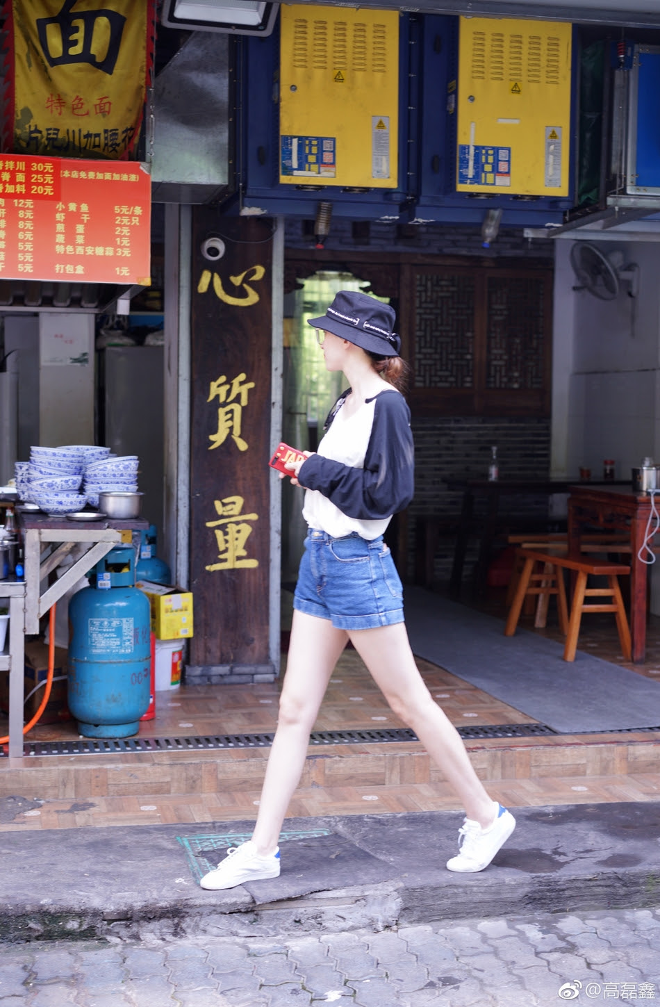 组图 薛之谦前妻出门逛吃逛吃热裤秀美腿超吸睛 高清图集 新浪网