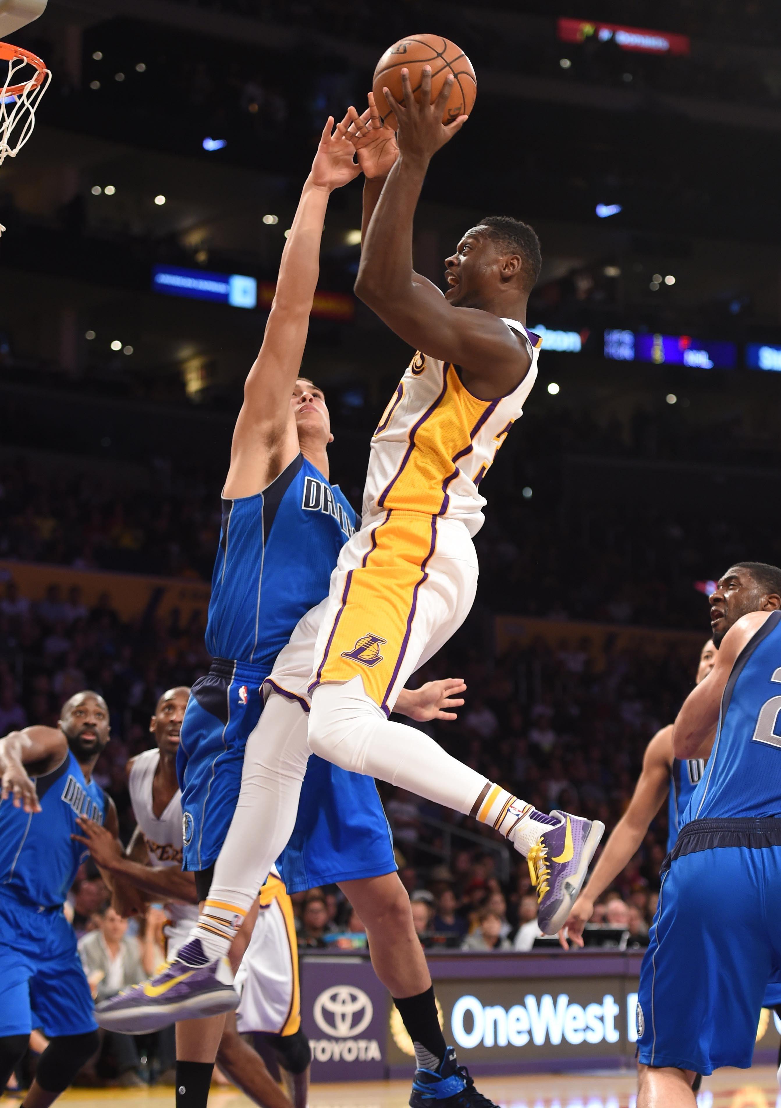 Lakers' Julius Randle upset with himself despite breakout ...