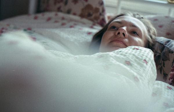 嫁が目開けたまま寝てるのを薄目で観察 凍結へのボケ ボケて Bokete