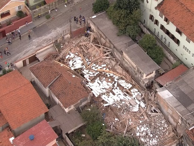 Prédio em construção desaba em Belo Horizonte (Foto: Reprodução/TV Globo)