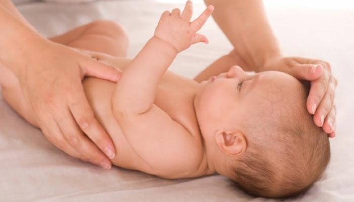 Pourquoi Mon Bebe A De L Air Dans Le Ventre Bebes Et Mamans