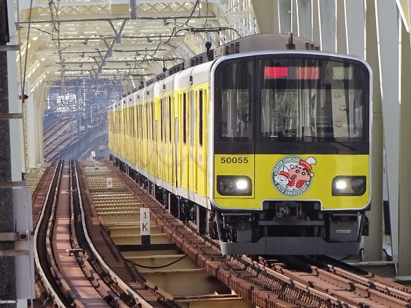 小菅にて東武系 クレヨンしんちゃん25周年ラッビング車を撮影 67 281のブログ