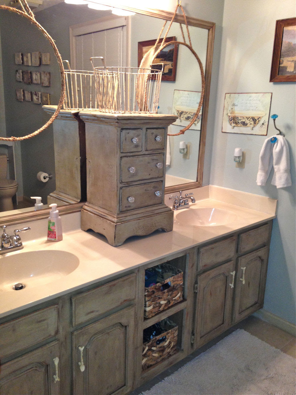 Bathroom Vanity Makeover with Annie Sloan Chalk Paint