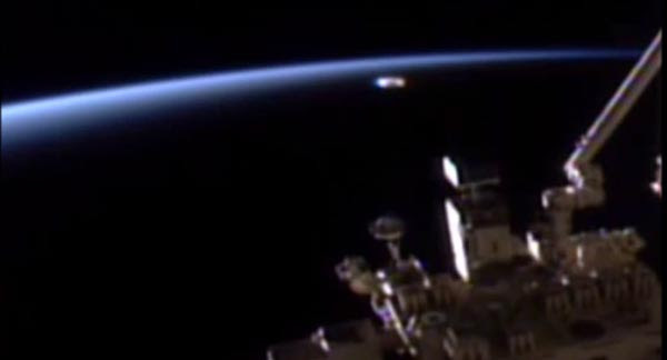 Nasa capta ufo na órbita da Terra