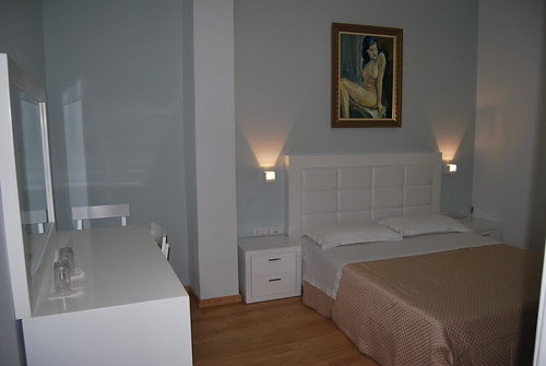 The hotel is located in a quiet area at the heart of the city, near the Park, also near the Museal area and the banks of Berat city. A hotel not only distinguished for his architectural style, Hotel White City offers the most exclusive accomodation in Ber by Hotel White City Berat Albania
