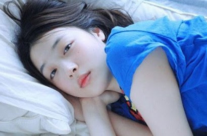 Foto: Sulli Didoakan Cepat 'Sembuh', Pamer Foto Minum Alkohol http://ift.tt/20kt43r - Berita Terkini Sulli Terbaru Hari Ini -Sulli baru saja menjalani liburan tahun baru di Bali dan Taiwan bersama sang kekasih, Choiza Dynamic Duo. Foto-foto liburannya ini pun tak lupa diunggah di Instagram dan sukses membuat netter heboh. 