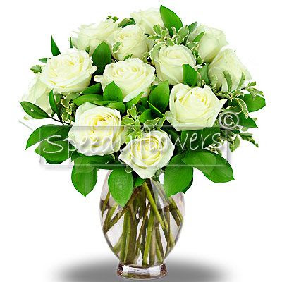 http://www.speedyflowers.it/picture_library/immagini_fiori/Mazzo-di-rose-bianche-per-compleanno-bouquet.jpg