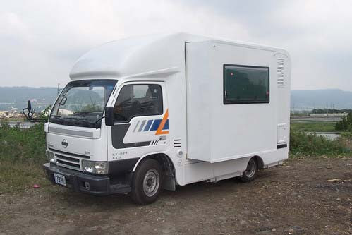 勝新汽車有一台中古露營車要賣
