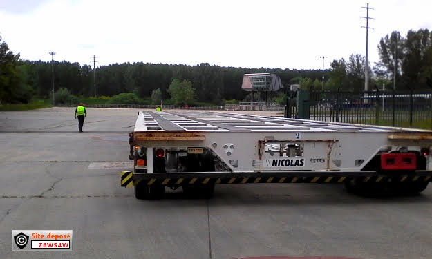 Airbus 380 ,vu sur la deuxième aile,de plus près (a suivre dans les mois qui suivent) calendrier de dèpart de Langon