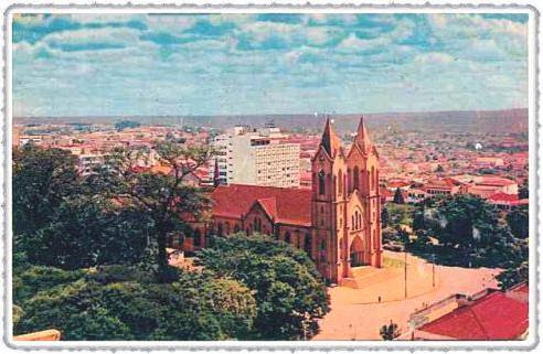 Catedral antiga de Londrina. Ficava
no mesmo local em que está a Catedral atual.