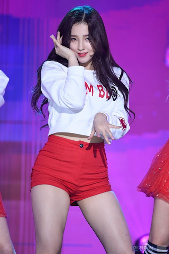 17+ 모모랜드 낸시 청바지 Gif