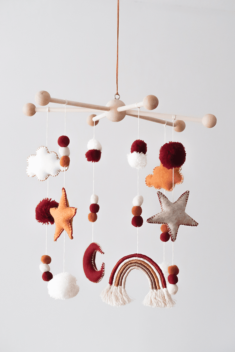 Idee Cadeau De Naissance Un Mobile En Feutrine Diy Je Suis Vernie