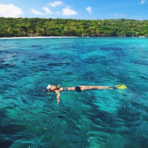 Foto: Eva Celia Pose Seksi Liburan di Alam Terbuka http://ift.tt/20kt43r - Berita Eva Celia Terkini Terbaru Hari Ini - Jika umumnya artis enggan berlibur di alam terbuka karena ingin menjaga kulitnya agar tetap mulus dan bersih, lain dengan Eva Celia. Putri Sophia Latjuba ini merelakan kulitnya hitam dengan liburan di alam terbuka