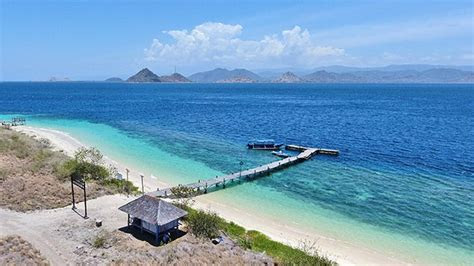 foto udara tempat wisata  sumbawa barat  mengagumkan