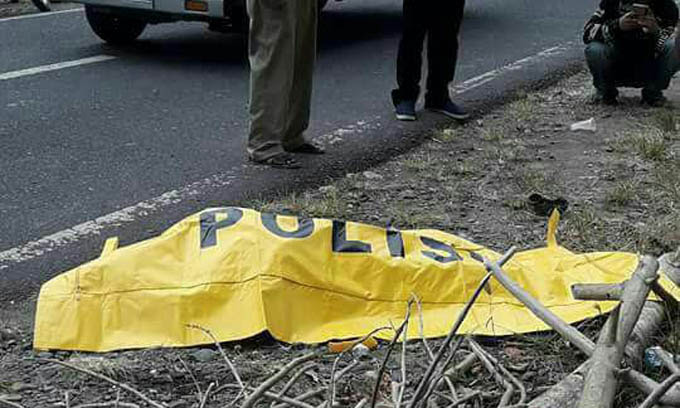Geger, Sesosok Mayat Laki-laki Ditemukan di Pinggir Jalan