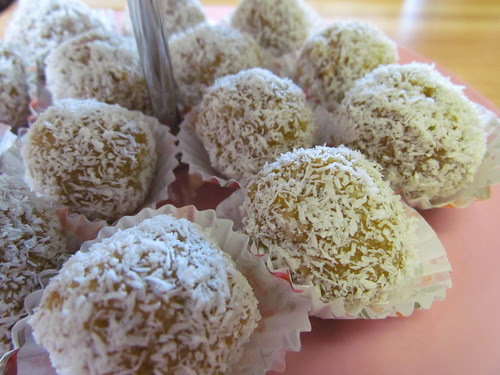 Mango-Cashew Balls