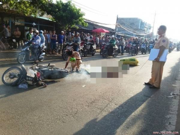 Lực lượng chức năng tại hiện trường vụ tai nạn. Ảnh: N.P